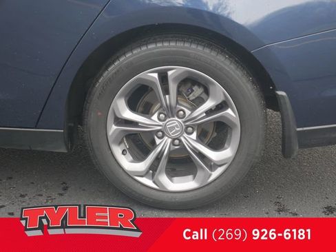 Used 2024 Honda Accord EX image 40