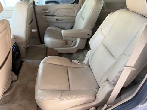 Used 2014 Cadillac Escalade Luxury AWD/4WD image 27