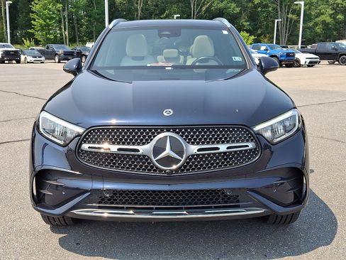 Used 2024 Mercedes-Benz GLC 300 4MATIC image 2