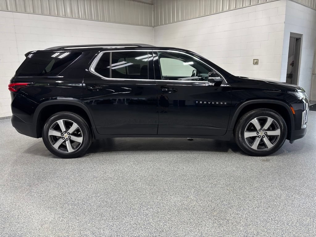 Used 2023 Chevrolet Traverse LT w/ LT Premium Package AWD/4WD image 8