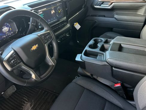 Used 2025 Chevrolet Silverado 1500 LT AWD/4WD image 14