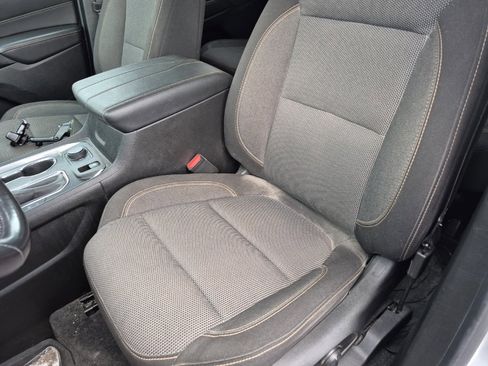 Used 2020 Chevrolet Traverse LT image 11