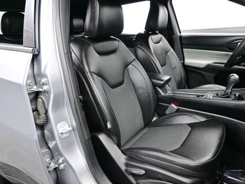 Used 2024 Jeep Compass Latitude image 14