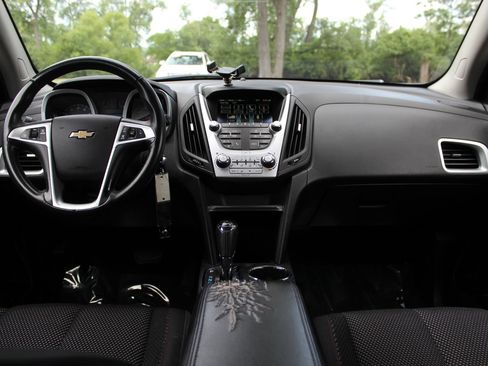 Used 2017 Chevrolet Equinox LT w/ Convenience Package FWD image 10