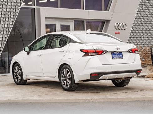 Used 2021 Nissan Versa SV image 5