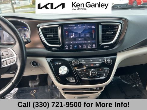 Used 2018 Chrysler Pacifica Touring-L w/ Premium Audio Group image 35