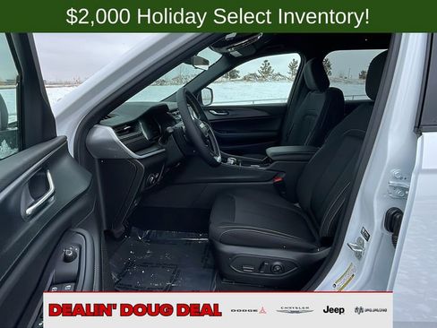 New 2025 Jeep Grand Cherokee Laredo image 24