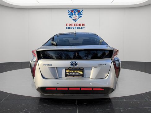 Used 2017 Toyota Prius Two image 5