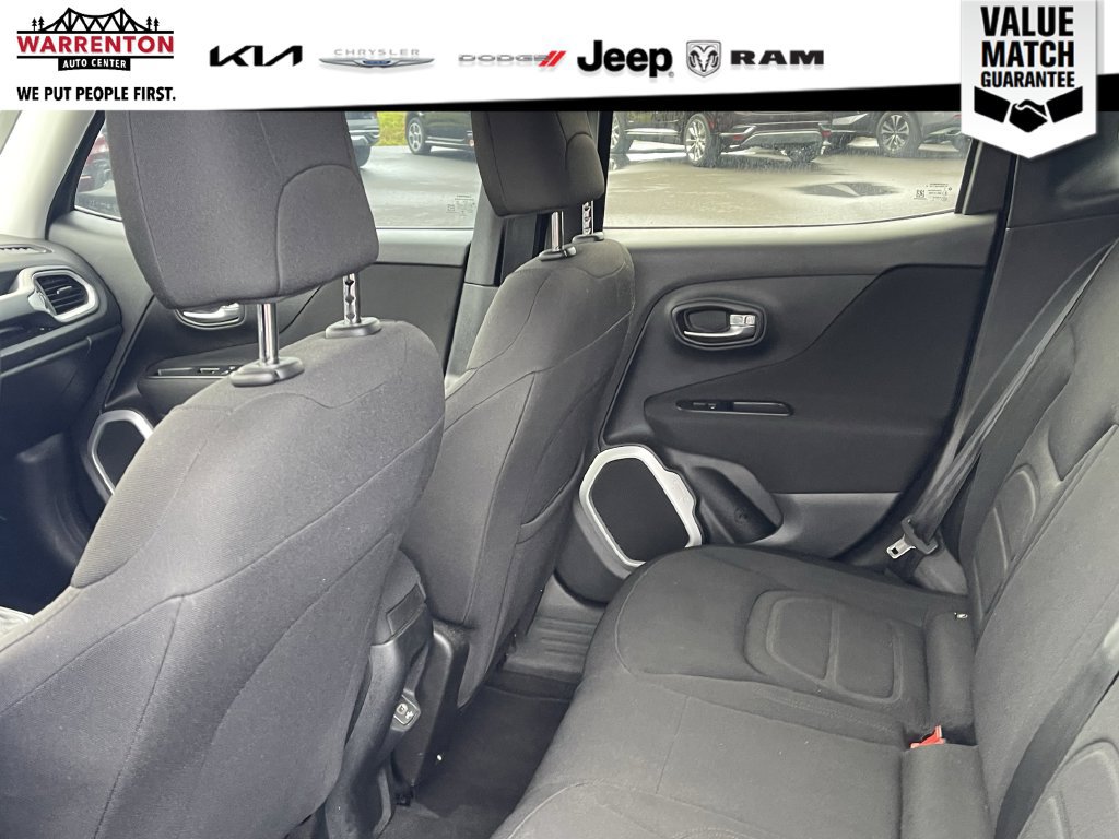 Used 2018 Jeep Renegade Latitude AWD/4WD image 16