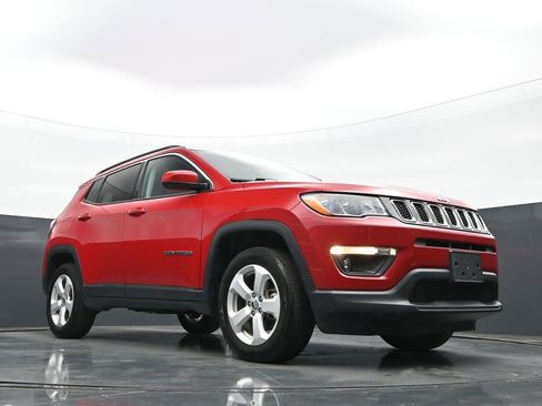Used 2020 Jeep Compass Latitude w/ Cold Weather Group AWD/4WD image 31