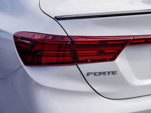 Used 2023 Kia Forte GT-Line image 12