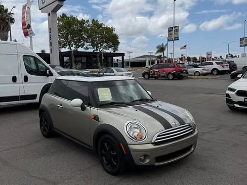 Used 2010 MINI Cooper Hardtop FWD image 4