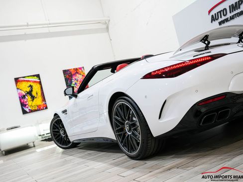 Used 2022 Mercedes-Benz SL 55 AMG 4MATIC w/ Driver Assistance Package image 95