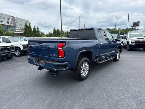 Used 2024 Chevrolet Silverado 2500 High Country w/ High Country Premium Package AWD/4WD image 3