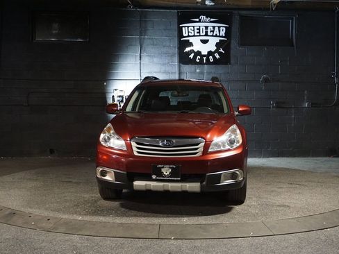Used 2012 Subaru Outback 3.6R Limited w/ Moonroof Pkg AWD/4WD image 10