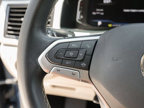 Used 2022 Volkswagen Atlas SE w/ Panoramic Sunroof Package FWD image 18