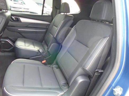 Certified 2025 Buick Enclave Preferred AWD/4WD image 21