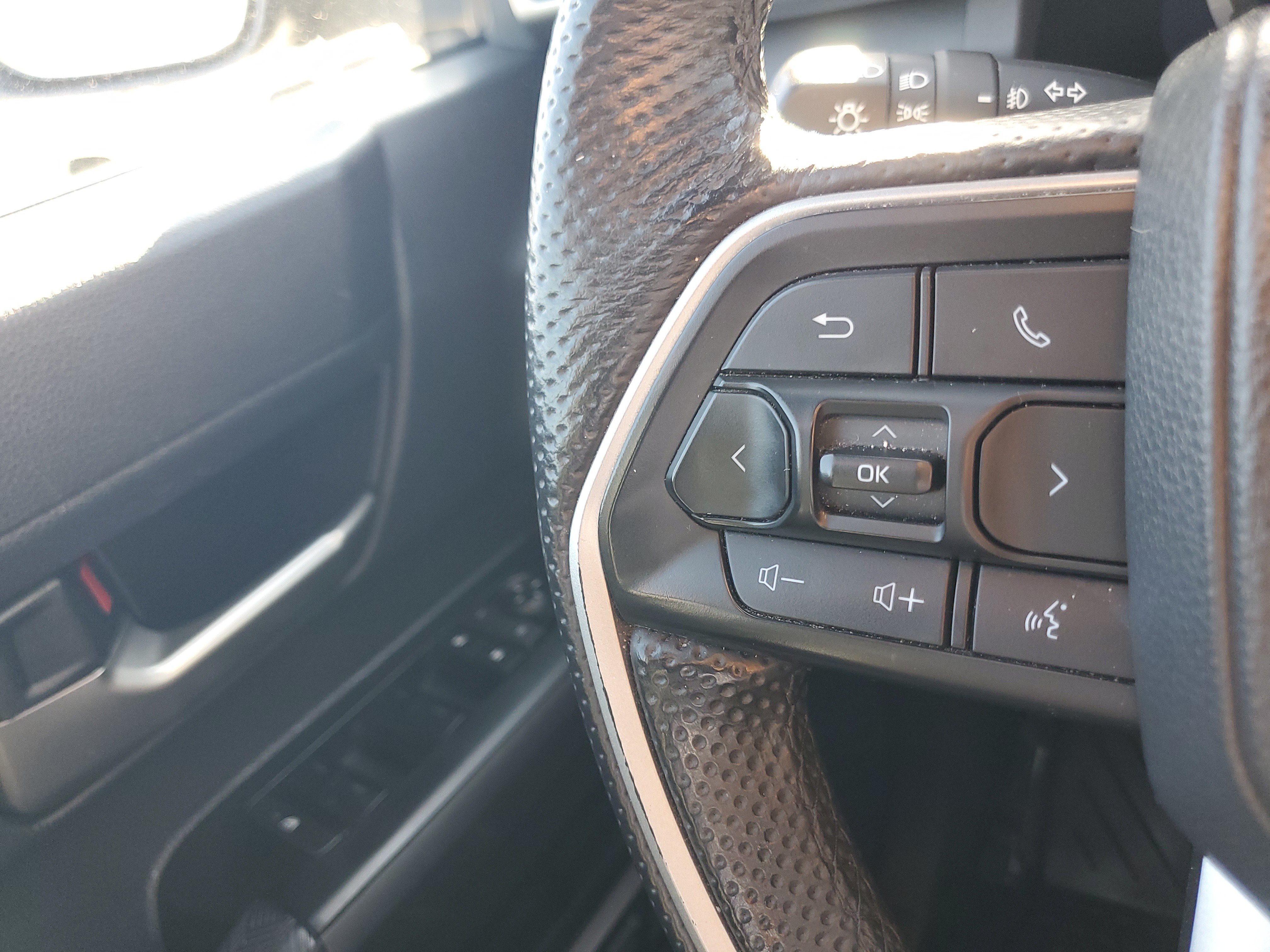 Certified 2025 Toyota Tacoma TRD Off-Road w/ TRD Off Road Premium Package AWD/4WD image 24