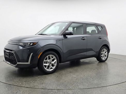 Used 2025 Kia Soul LX w/ LX Technology Package image 3