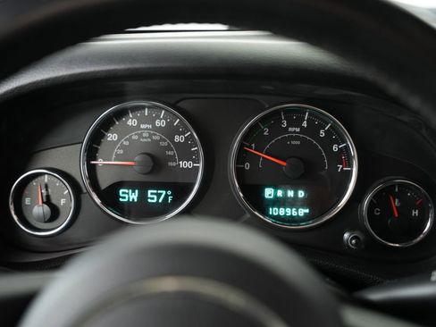 Used 2015 Jeep Wrangler Unlimited Rubicon w/ Connectivity Group image 16