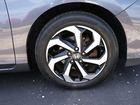 Used 2017 Honda Accord EX image 17