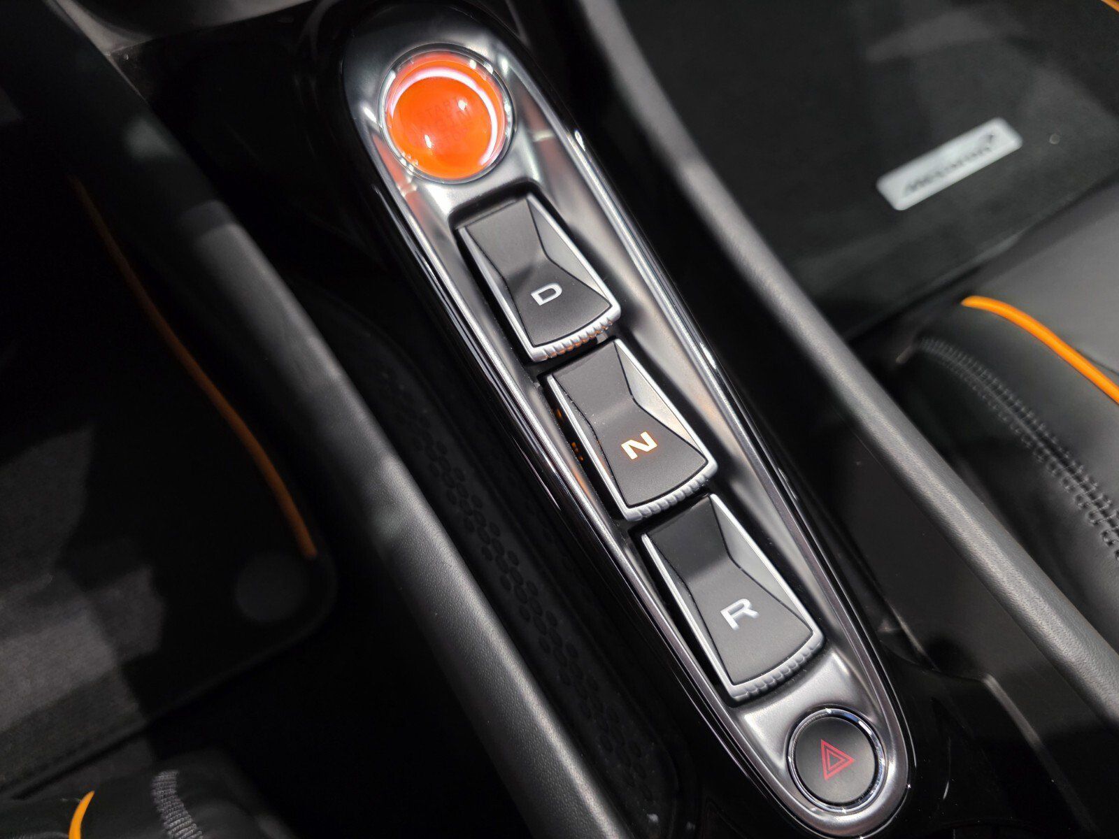 Used 2025 McLaren Artura RWD image 14