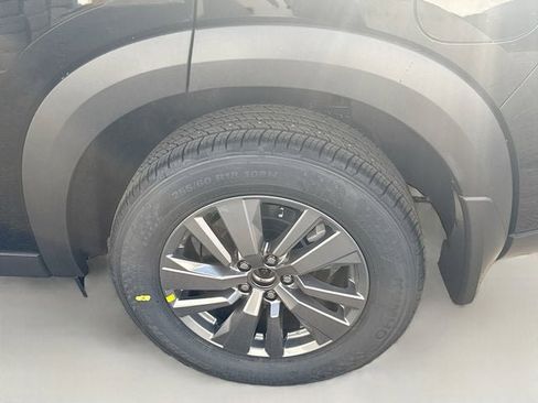 New 2025 Nissan Pathfinder S image 9