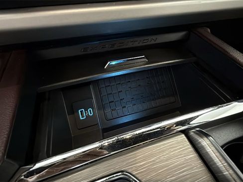 Used 2024 Ford Expedition Limited image 24