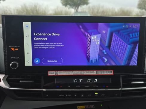 Used 2025 Toyota Sienna XLE image 23