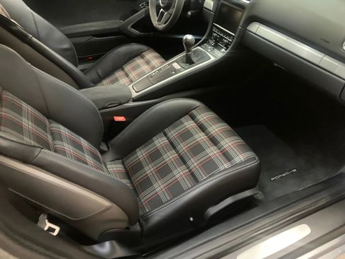 Used 2016 Porsche Cayman GT4 image 9