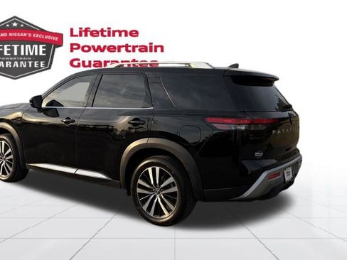 Certified 2025 Nissan Pathfinder Platinum image 3