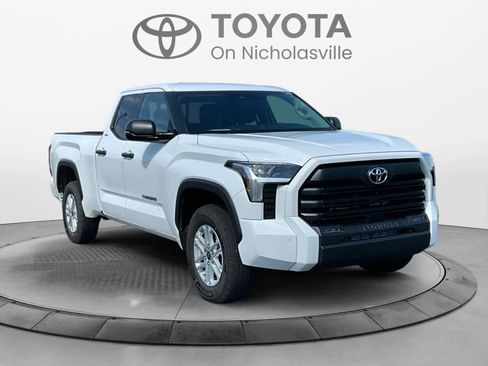Used 2022 Toyota Tundra SR5 w/ SR5 Convenience Package AWD/4WD image 8