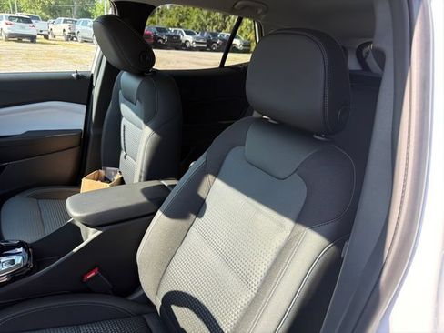 New 2026 Chevrolet Trax LT w/ LT Convenience Package FWD image 17