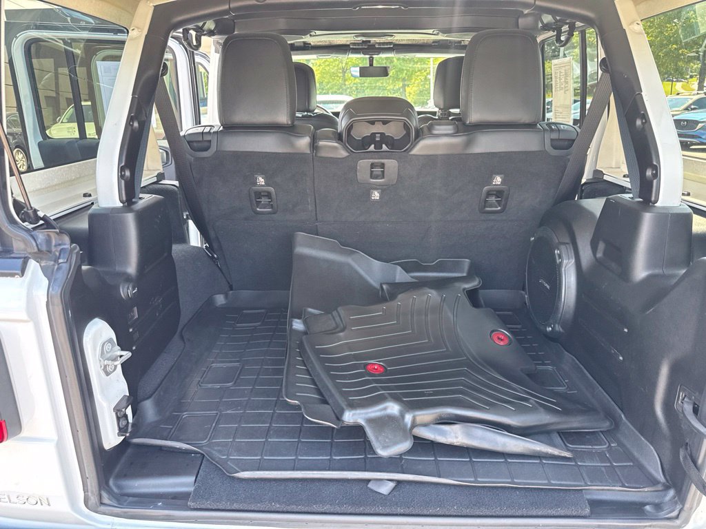 Used 2018 Jeep Wrangler Unlimited Sahara AWD/4WD image 32