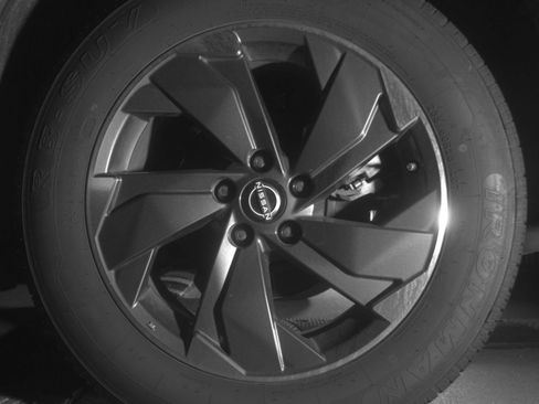 Used 2025 Nissan Rogue SV FWD image 17