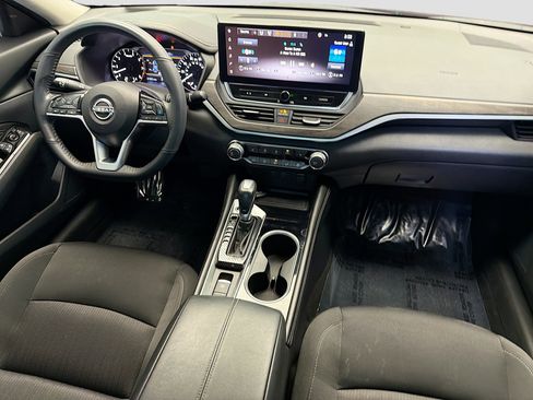 Used 2023 Nissan Altima 2.5 SV w/ SV Premium Package image 11