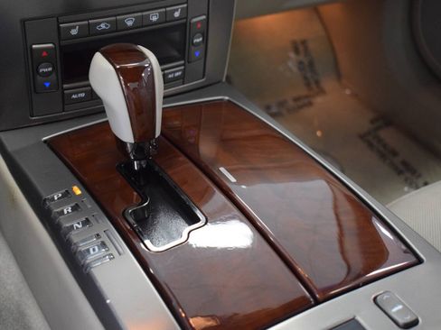 Used 2005 Cadillac XLR RWD image 92