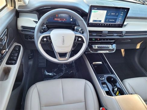 Used 2024 Lincoln Corsair FWD image 9