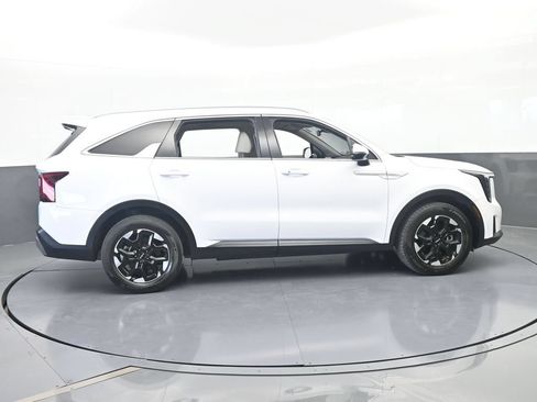 Used 2024 Kia Sorento S w/ Panoramic Sunroof Package FWD image 7