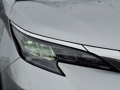 Used 2025 Toyota Sienna XLE image 10