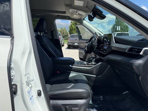 Used 2021 Toyota Highlander Platinum image 26