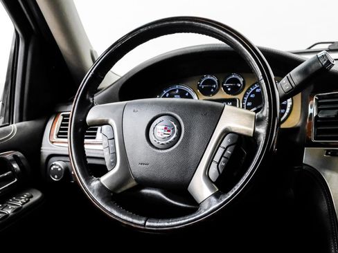Used 2013 Cadillac Escalade Platinum RWD image 21