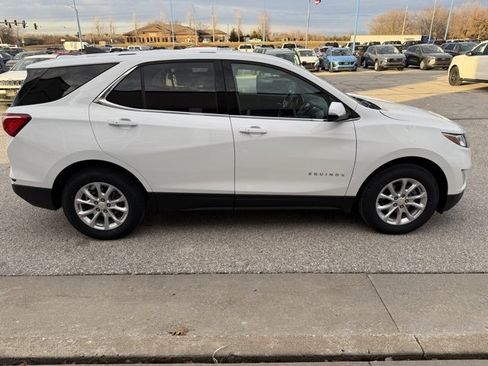 Used 2019 Chevrolet Equinox LT image 3