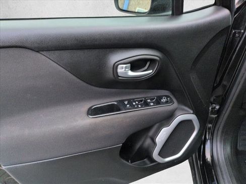 Used 2019 Jeep Renegade Sport image 10