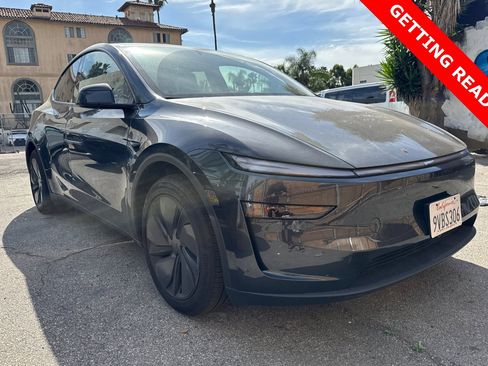 Used 2026 Tesla Model Y 2WD image 2