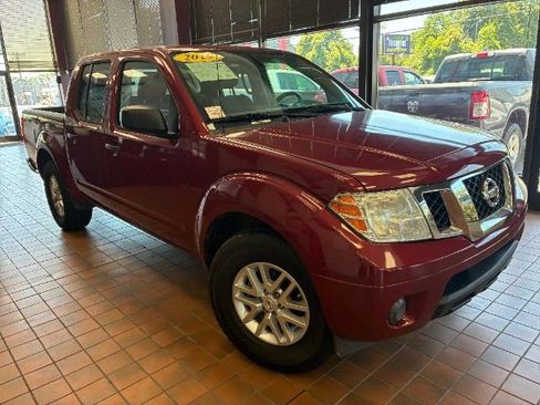 Used 2019 Nissan Frontier SV image 1