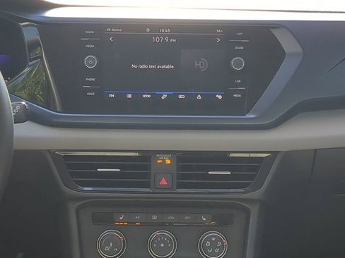 Used 2022 Volkswagen Taos SE image 16