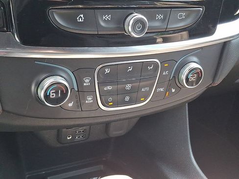 Used 2023 Chevrolet Traverse RS AWD/4WD image 18