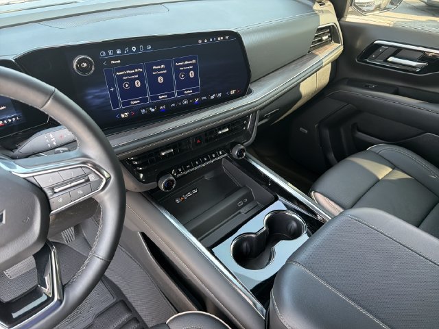 Used 2025 Chevrolet Suburban Premier AWD/4WD image 30