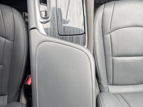 Used 2023 Buick Enclave Essence image 19